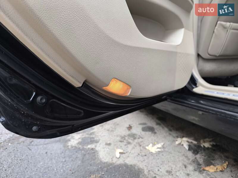 Седан Toyota Avalon 2008 в Киеве