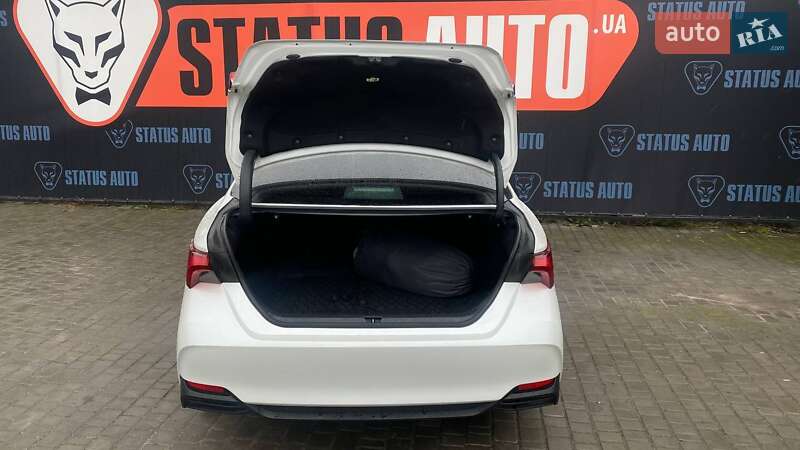 Седан Toyota Avalon 2022 в Виннице