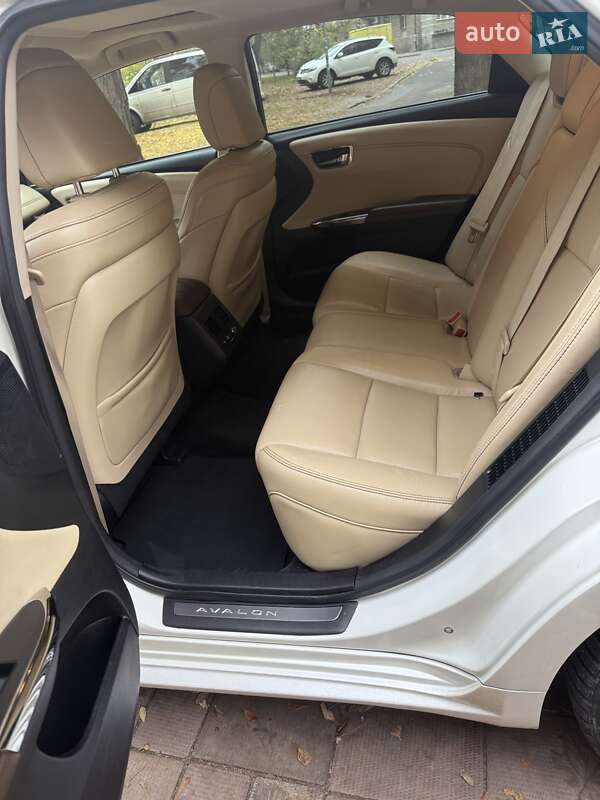 Седан Toyota Avalon 2013 в Одессе