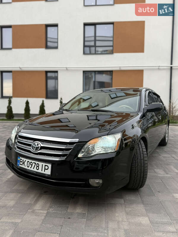 Седан Toyota Avalon 2006 в Рівному