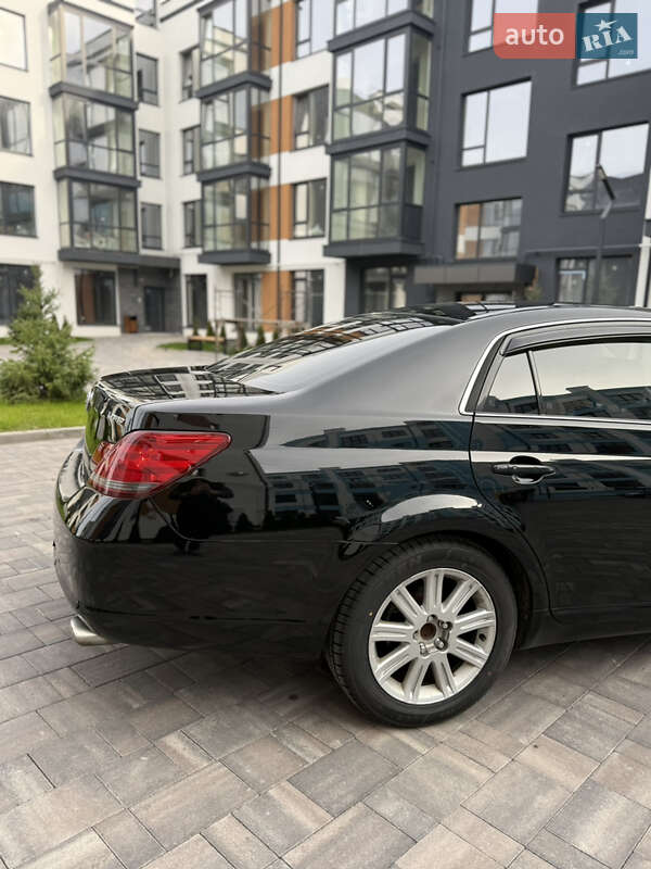 Седан Toyota Avalon 2006 в Рівному