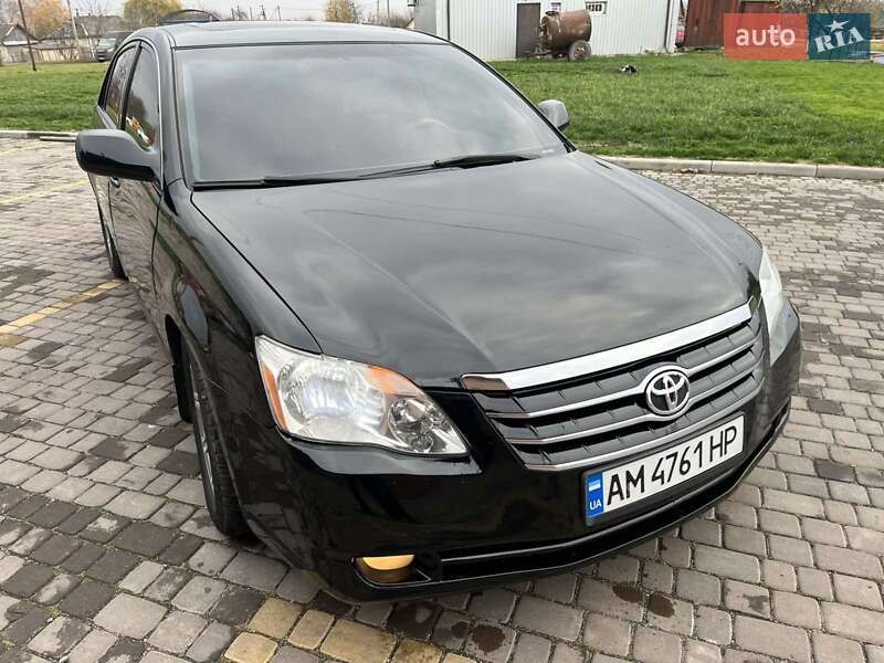 Седан Toyota Avalon 2006 в Теофиполе