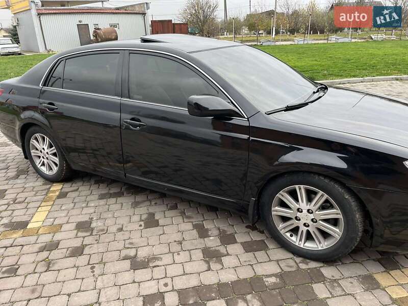 Седан Toyota Avalon 2006 в Теофиполе