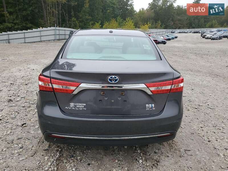 Седан Toyota Avalon 2015 в Львове