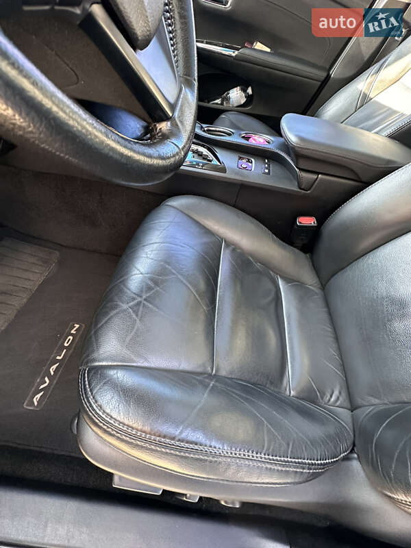 Седан Toyota Avalon 2015 в Луцке