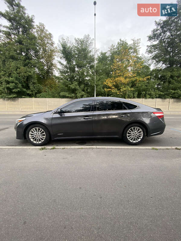 Седан Toyota Avalon 2015 в Гнивани