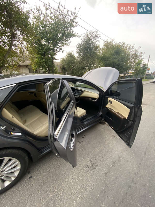 Седан Toyota Avalon 2015 в Гнивани