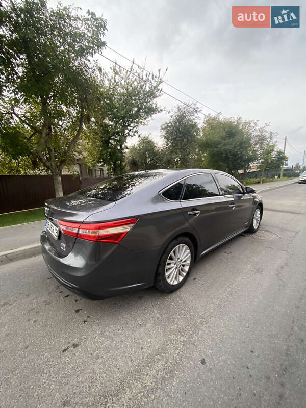 Седан Toyota Avalon 2015 в Гнивани