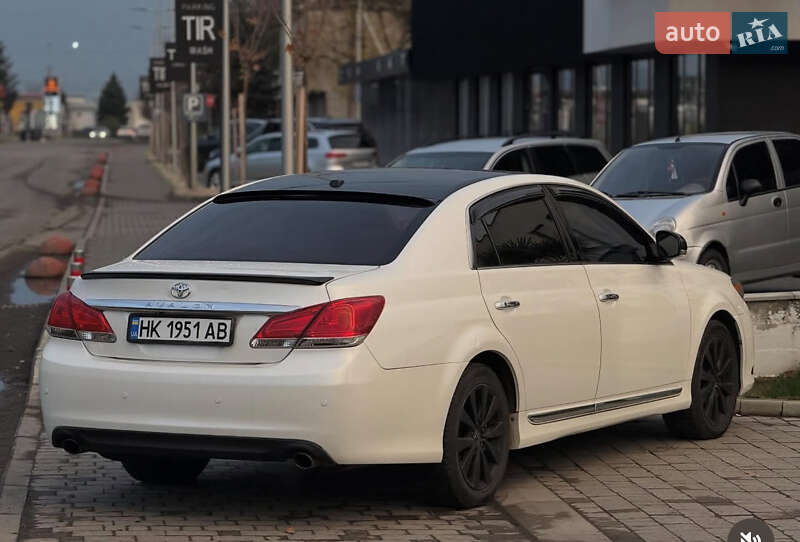 Седан Toyota Avalon 2011 в Ужгороді
