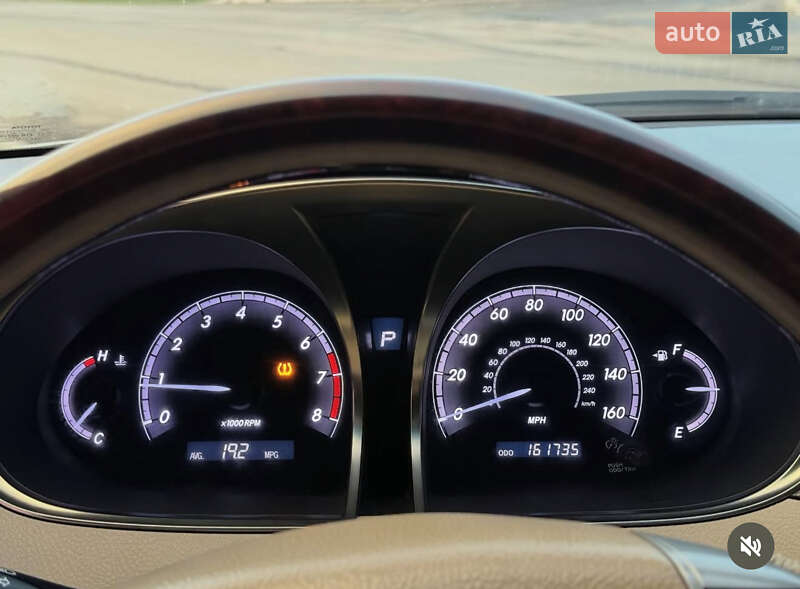 Седан Toyota Avalon 2011 в Ужгороді