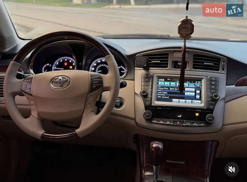 Седан Toyota Avalon 2011 в Ужгороді