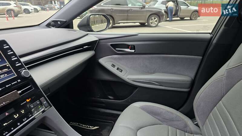 Седан Toyota Avalon 2019 в Харкові