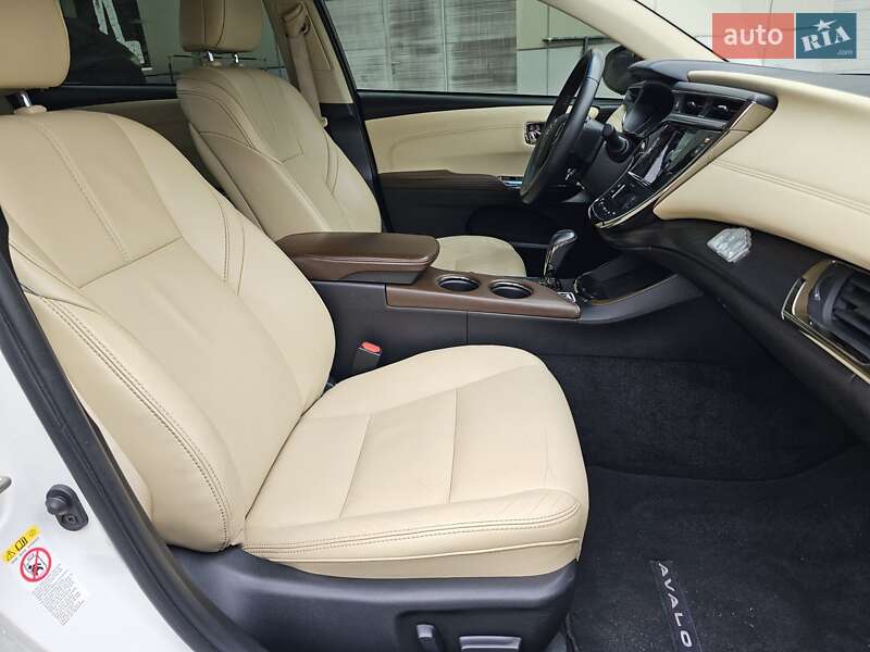 Седан Toyota Avalon 2017 в Одесі