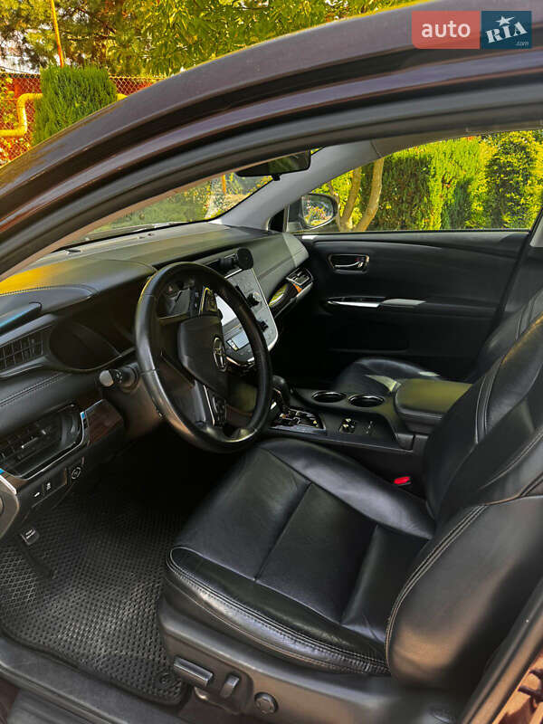 Седан Toyota Avalon 2015 в Ужгороде