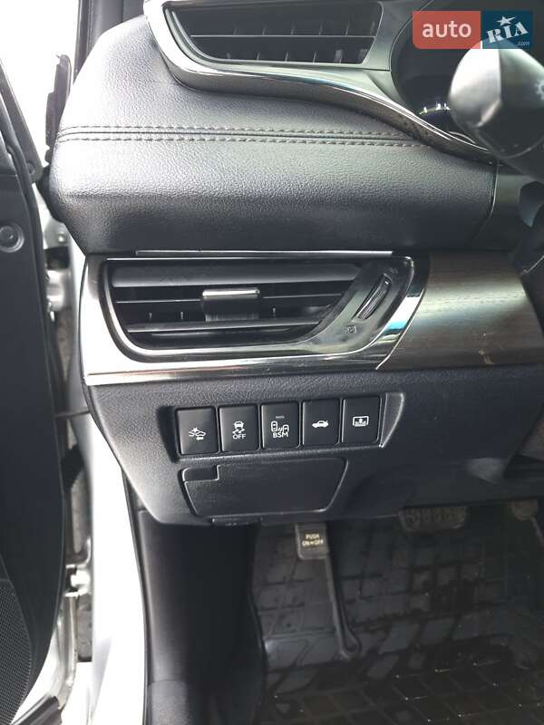 Седан Toyota Avalon 2018 в Киеве