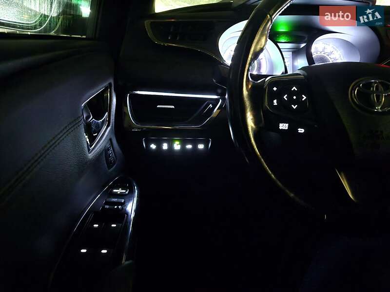 Седан Toyota Avalon 2018 в Киеве