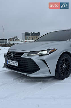 Седан Toyota Avalon 2019 в Киеве