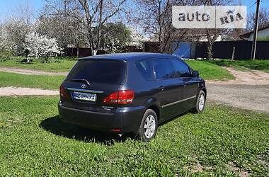 Мінівен Toyota Avensis Verso 2001 в Нікополі