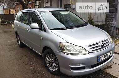 Мінівен Toyota Avensis Verso 2003 в Луцьку