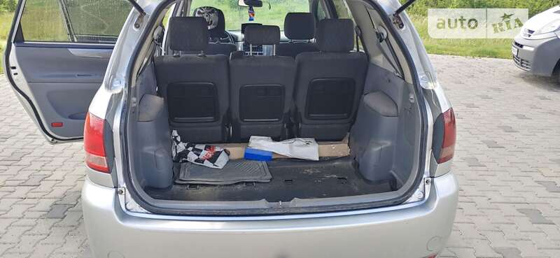 Минивэн Toyota Avensis Verso 2001 в Яворове
