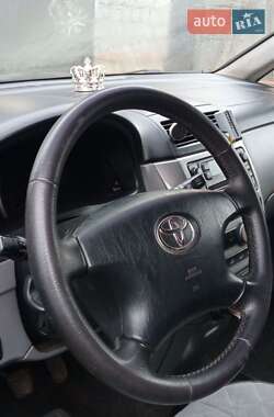 Мінівен Toyota Avensis Verso 2002 в 