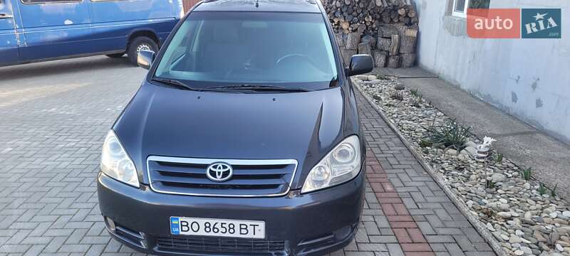 Toyota Avensis Verso 2001