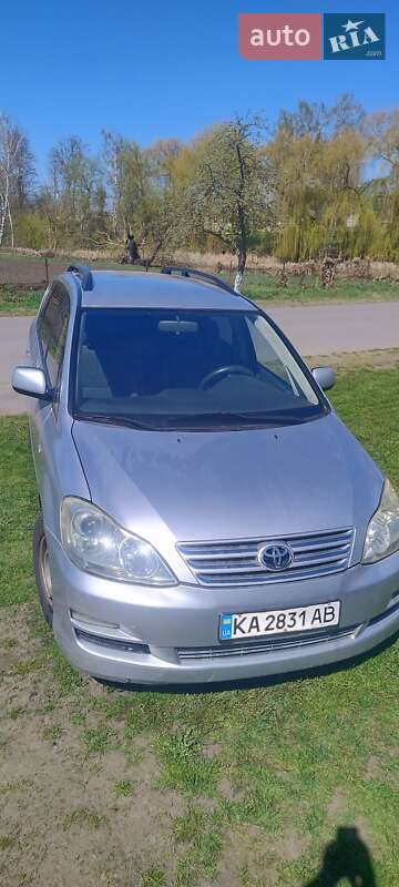 Toyota Avensis Verso 2004