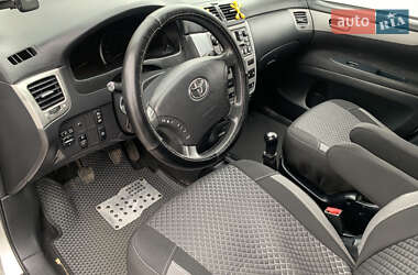 Мінівен Toyota Avensis Verso 2004 в 