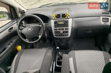 Мінівен Toyota Avensis Verso 2004 в 