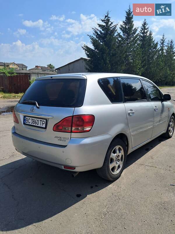 Минивэн Toyota Avensis Verso 2002 в Жовкве