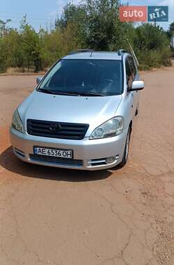 Минивэн Toyota Avensis Verso 2003 в Кривом Роге