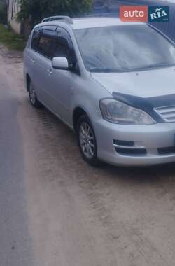 Мінівен Toyota Avensis Verso 2004 в Балті