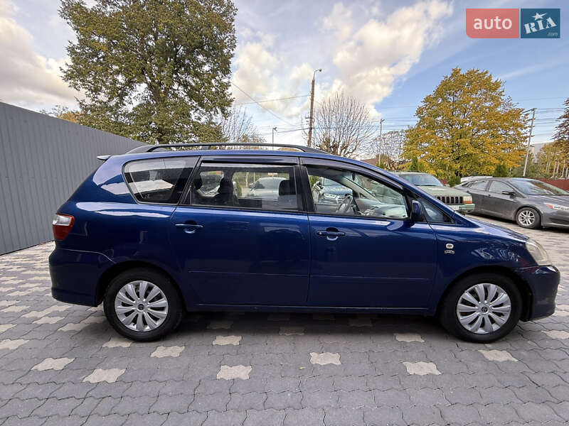 Минивэн Toyota Avensis Verso 2005 в Черновцах