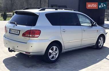 Мінівен Toyota Avensis Verso 2001 в Яворові