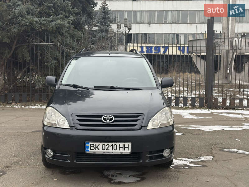 Toyota Avensis Verso 2002