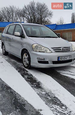 Минивэн Toyota Avensis Verso 2004 в Жмеринке