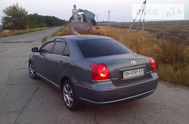 Седан Toyota Avensis 2003 в Ананьеве