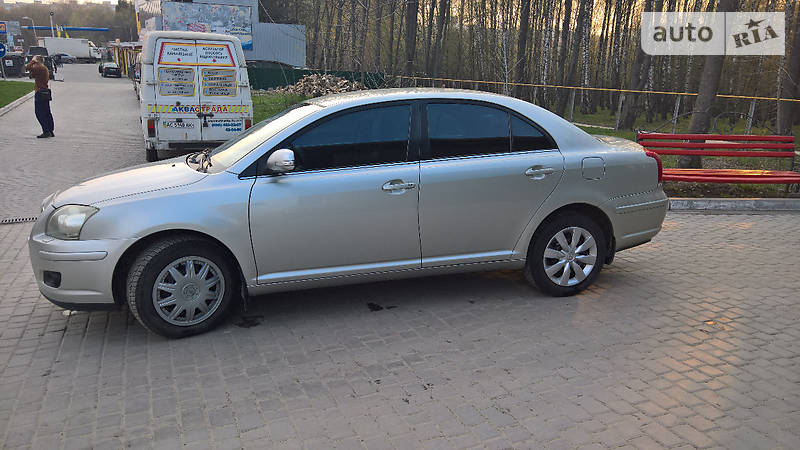 Седан Toyota Avensis 2008 в Тернополе