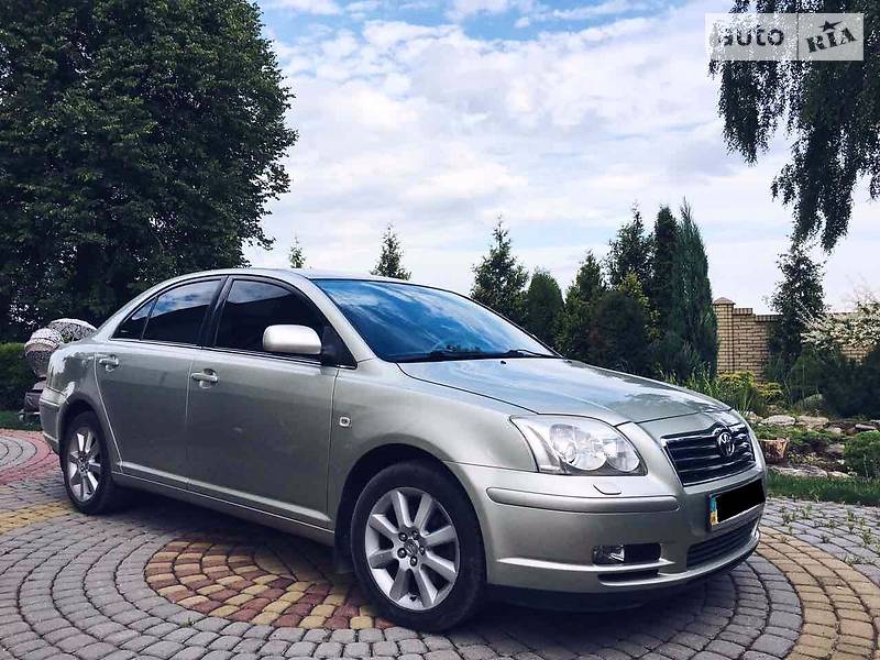 Седан Toyota Avensis 2004 в Ивано-Франковске