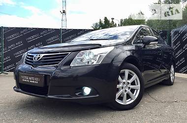 Седан Toyota Avensis 2012 в Киеве