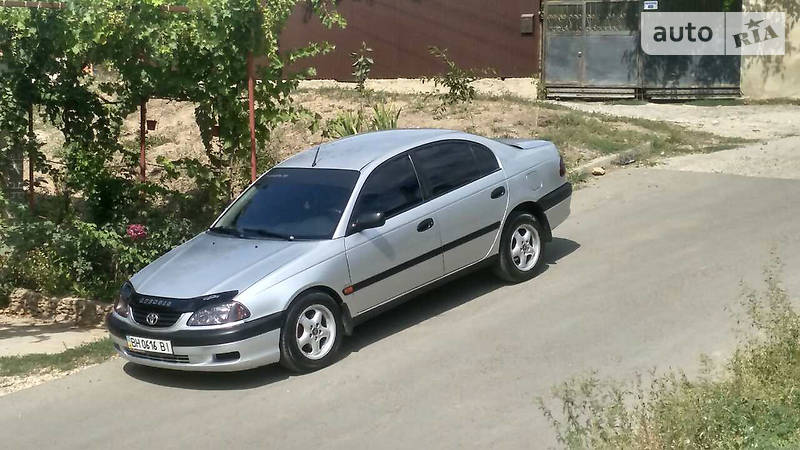 Седан Toyota Avensis 2002 в Одессе