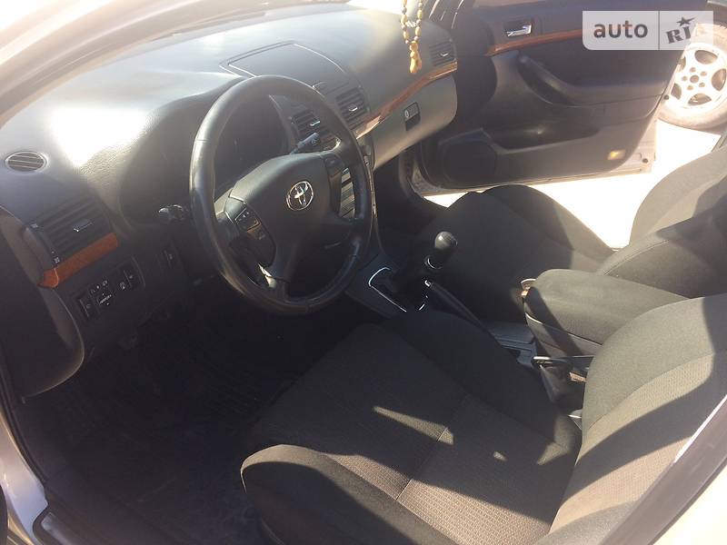 Седан Toyota Avensis 2007 в Львове