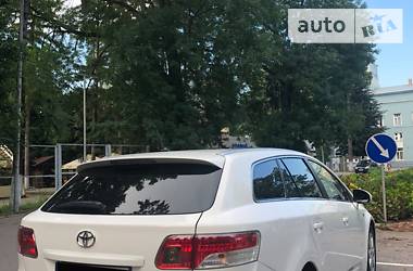 Универсал Toyota Avensis 2010 в Черновцах