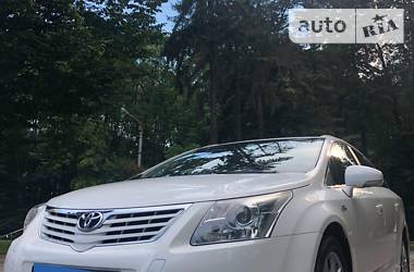 Универсал Toyota Avensis 2010 в Черновцах