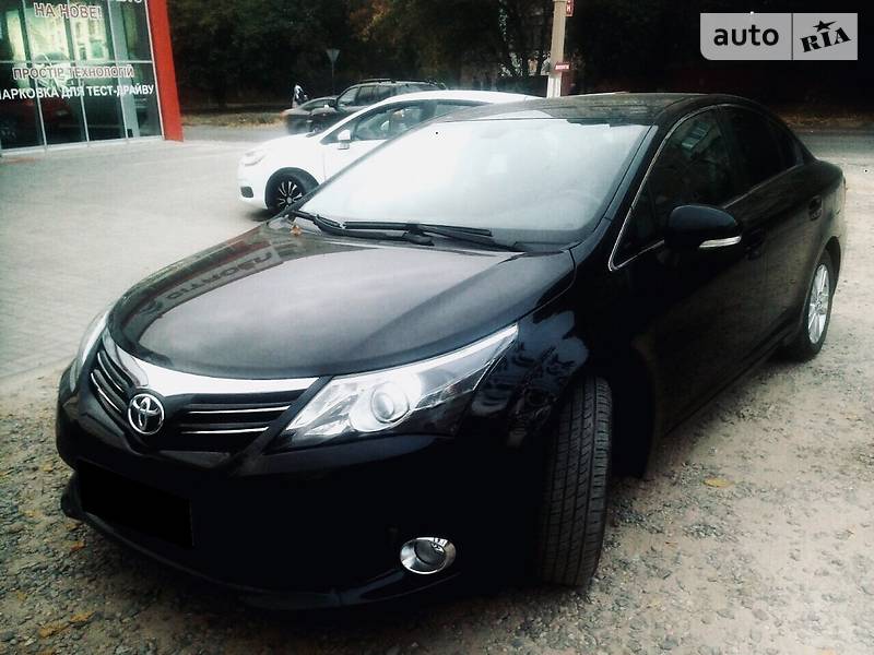 Седан Toyota Avensis 2012 в Херсоне