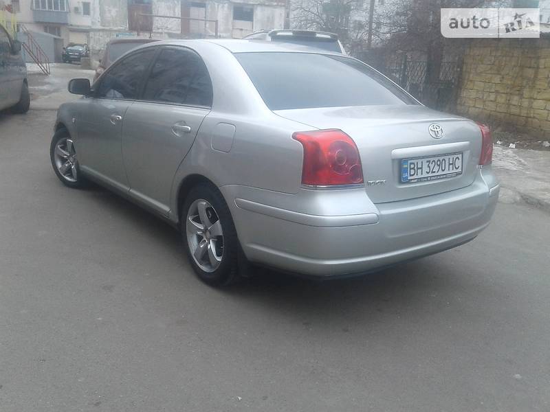 Седан Toyota Avensis 2003 в Южном