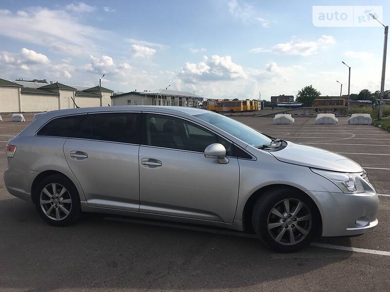 Універсал Toyota Avensis 2010 в 