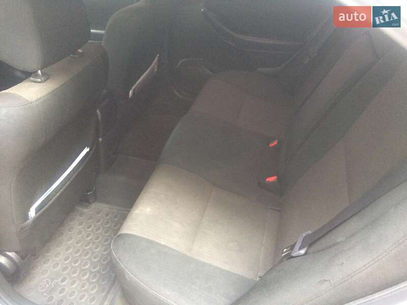 Седан Toyota Avensis 2007 в Львове