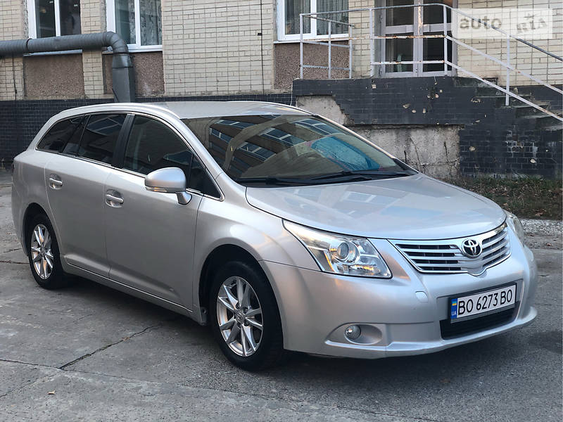 Универсал Toyota Avensis 2010 в Нетешине