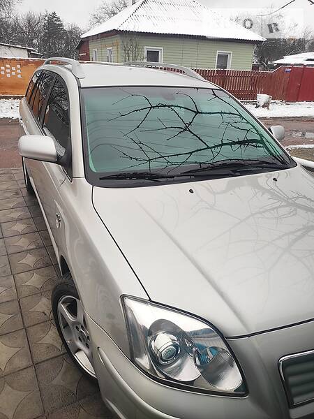 Універсал Toyota Avensis 2004 в Чернігові